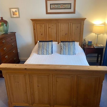 Beautiful private room with Kingsize bed&large private en-suite Peterborough Buitenkant foto