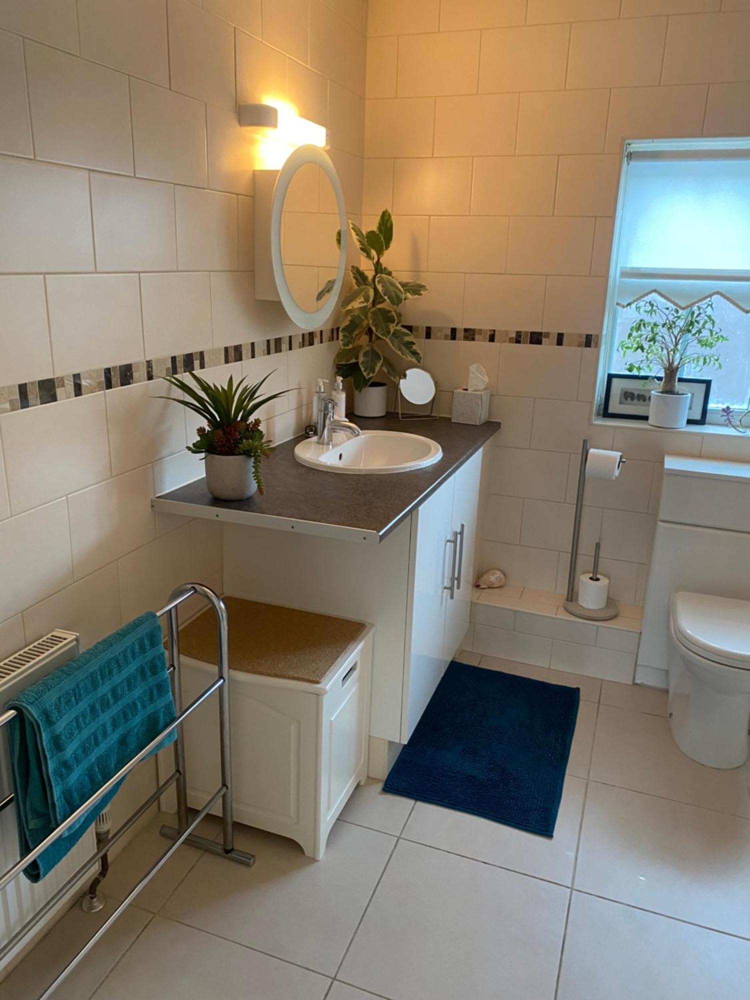 Beautiful private room with Kingsize bed&large private en-suite Peterborough Buitenkant foto